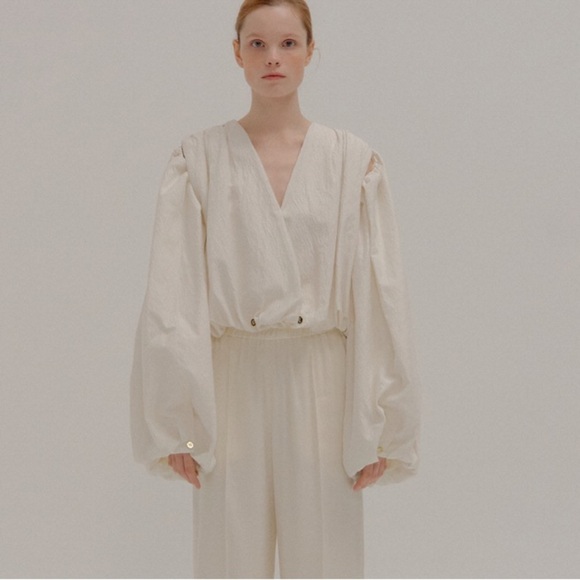 Eenk POUPEE Shirred Collarless Ivory Jacket with detachable sleeves - Picture 3 of 15